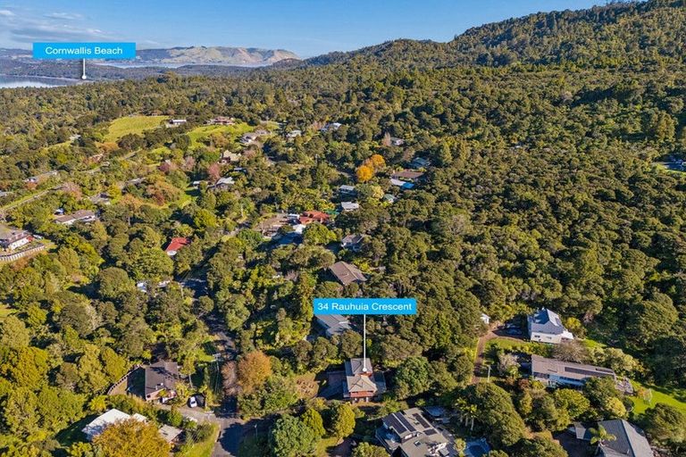 Photo of property in 34 Rauhuia Crescent, Parau, Auckland, 0604