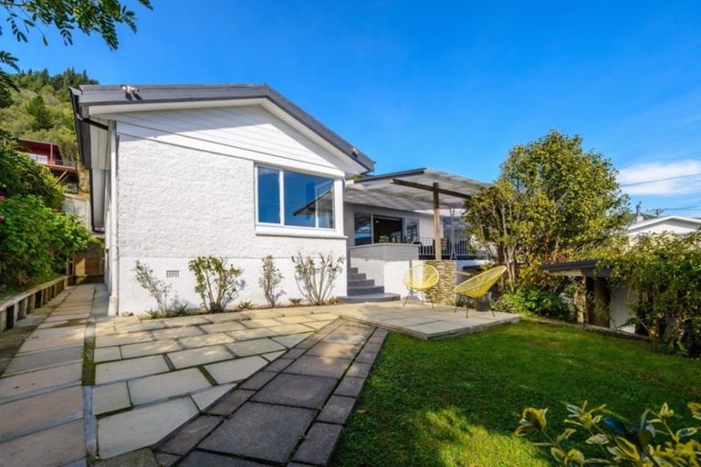 Photo of property in 81 Milton Terrace, Picton, 7220