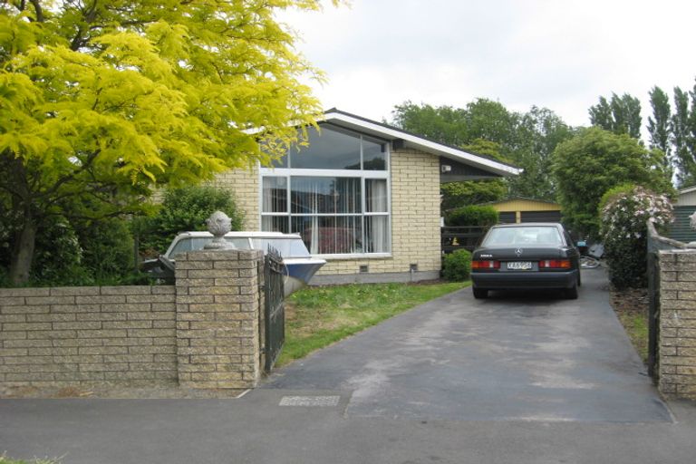 Photo of property in 19 Valerie Place, Redwood, Christchurch, 8051