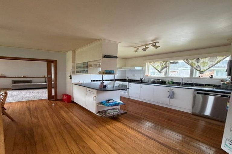 Photo of property in 281 Pakuranga Road, Pakuranga Heights, Auckland, 2010