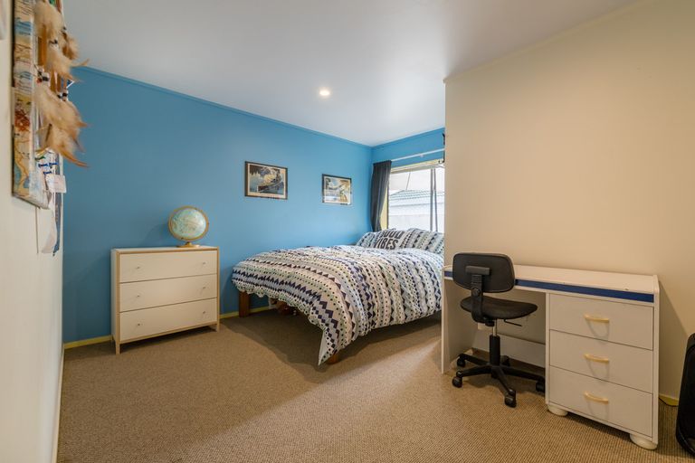 Photo of property in 27 Suncrest Drive, West Harbour, Auckland, 0618