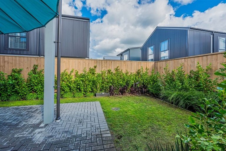 Photo of property in 14 Wai Place, Westgate, Auckland, 0614