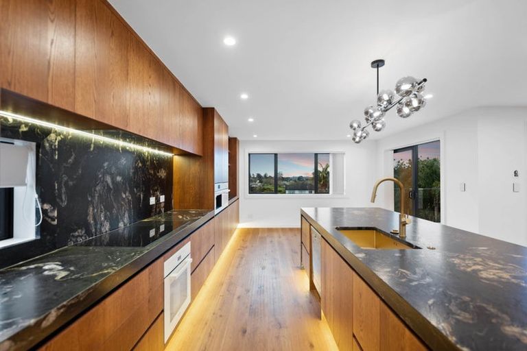 Photo of property in 5f Glendhu Road, Bayview, Auckland, 0629