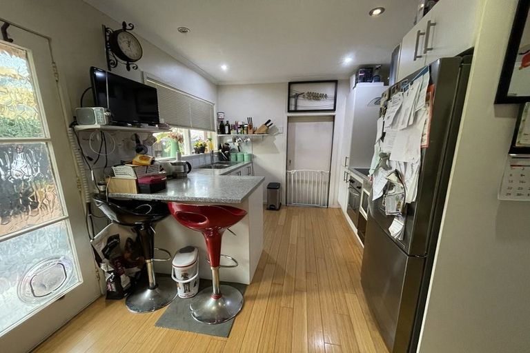 Photo of property in 1/34 Ayton Drive, Totara Vale, Auckland, 0629