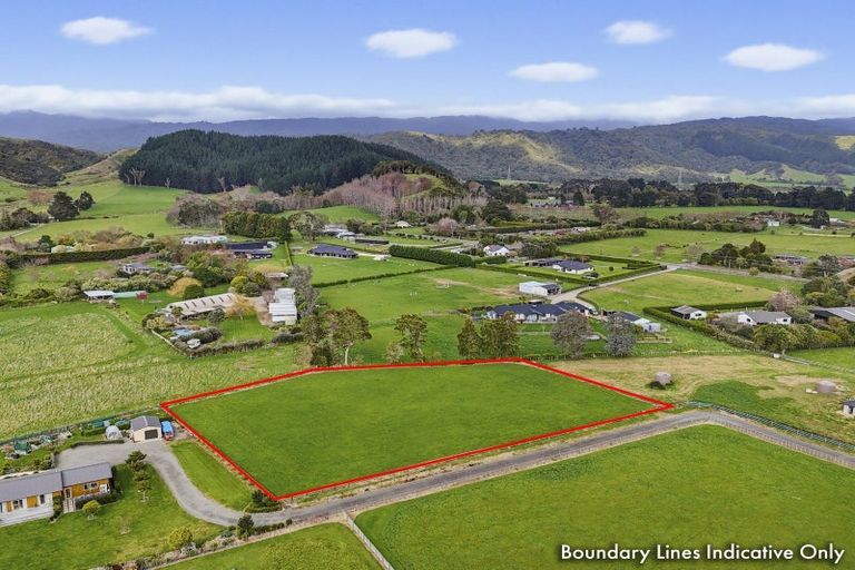 Photo of property in 425 Tararua Road, Levin, 5571