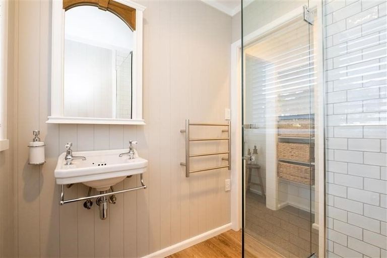 Photo of property in 2 Lovat Street, Havelock North, 4130