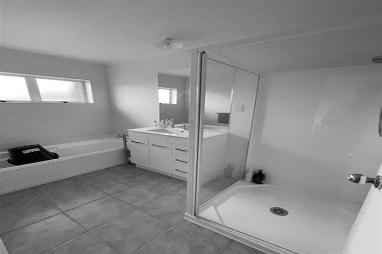 Photo of property in 14 Sid Place, Mangere, Auckland, 2022