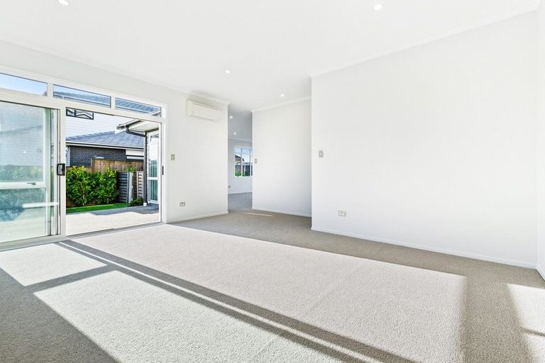 Photo of property in 13 Couldrey Crescent, Red Beach, 0932