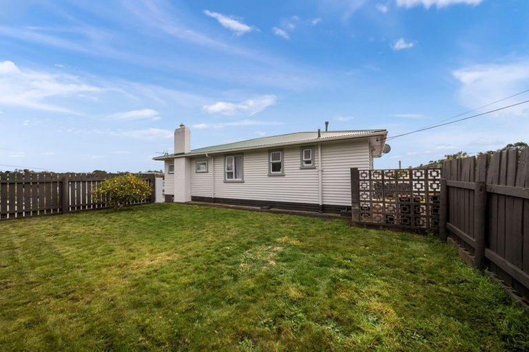 Photo of property in 1 Endeavour Street, Marfell, New Plymouth, 4310