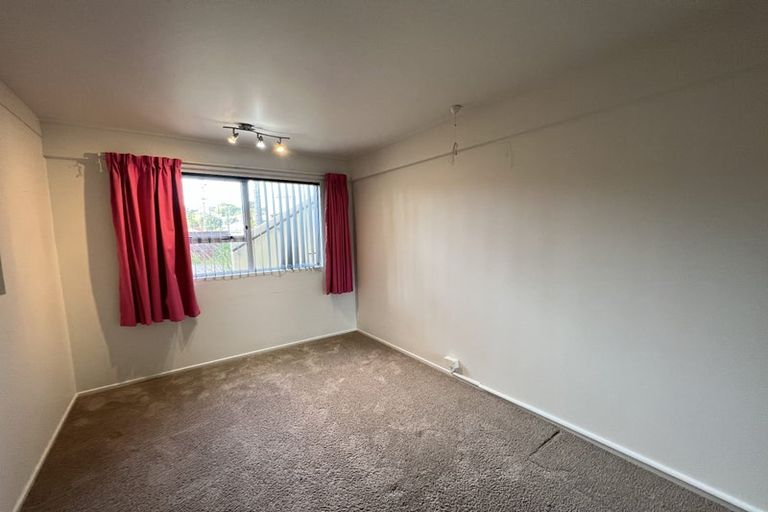 Photo of property in 48 Lyons Avenue, Murrays Bay, Auckland, 0630