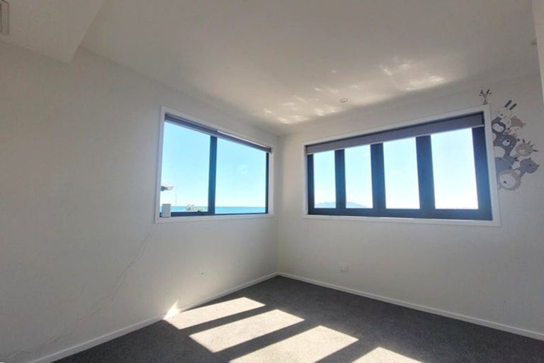 Photo of property in 32 Ocean Parade, Pukerua Bay, 5026