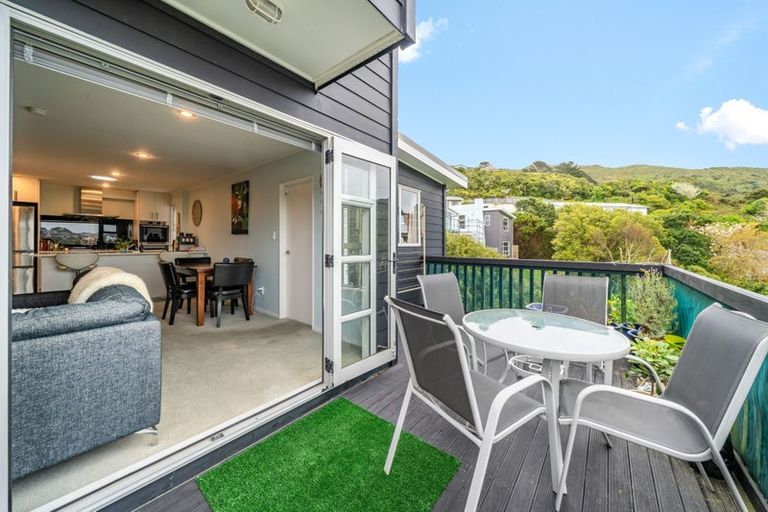 Photo of property in 15 Marjory Close, Broadmeadows, Wellington, 6035