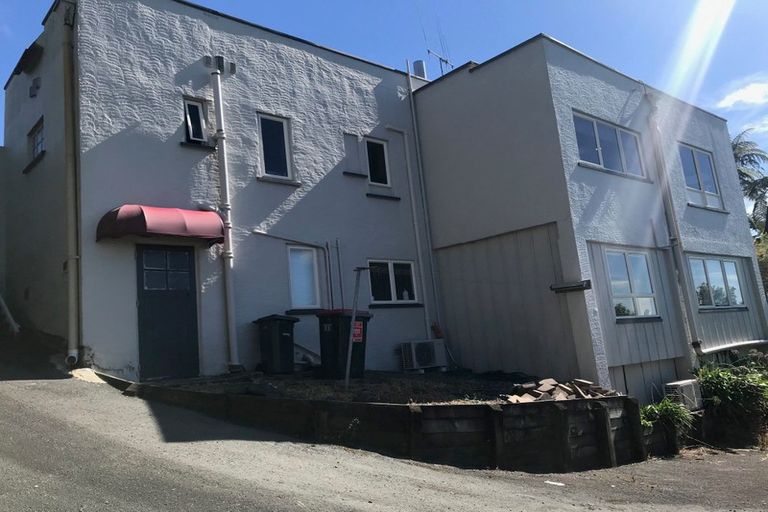 Photo of property in 39 Thackeray Street, Hamilton Lake, Hamilton, 3204