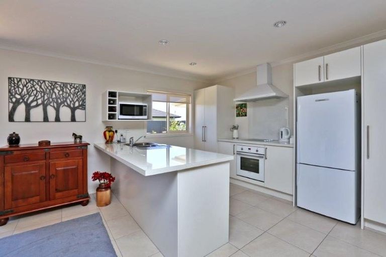 Photo of property in 58 Orotu Drive, Poraiti, Napier, 4112