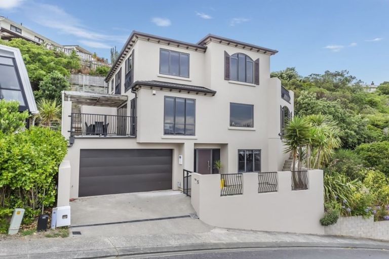 Photo of property in 5 Bunker Way, Strathmore Park, Wellington, 6022