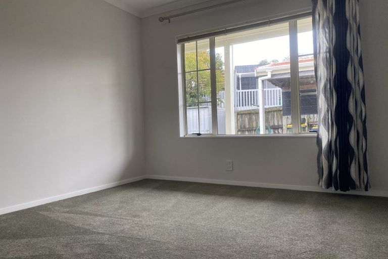 Photo of property in 24 Loughanure Place, Massey, Auckland, 0614