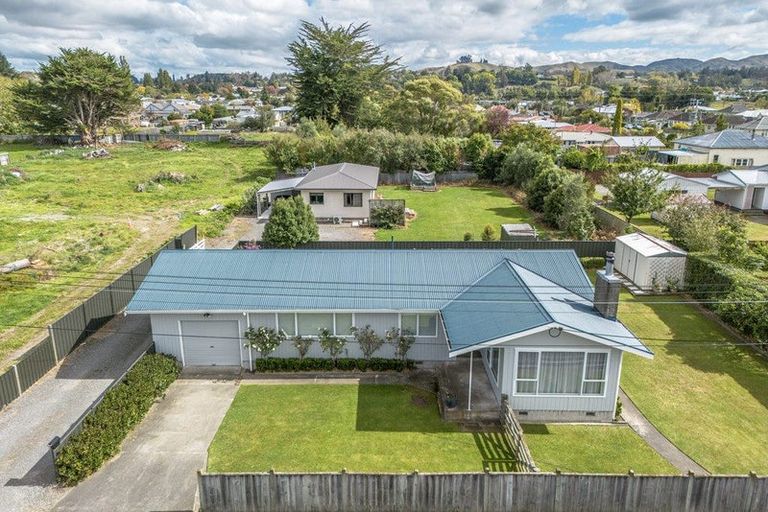 Photo of property in 9 Shanly Street, Waipawa, 4210