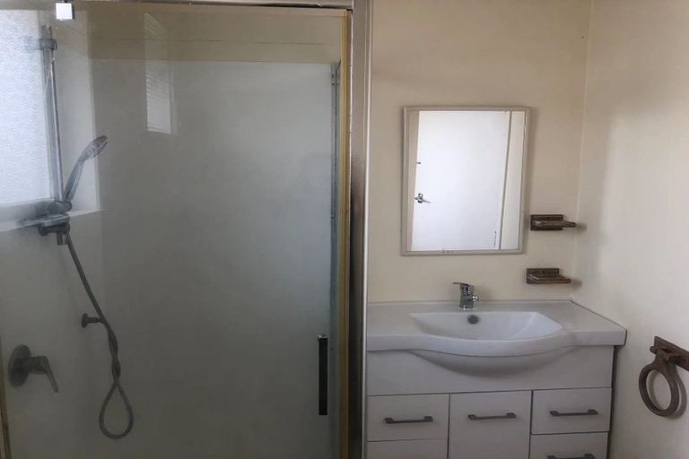 Photo of property in 536 Glenfield Road, Glenfield, Auckland, 0629