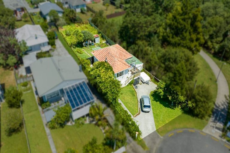 Photo of property in 70 Savoy Road, Glen Eden, Auckland, 0602