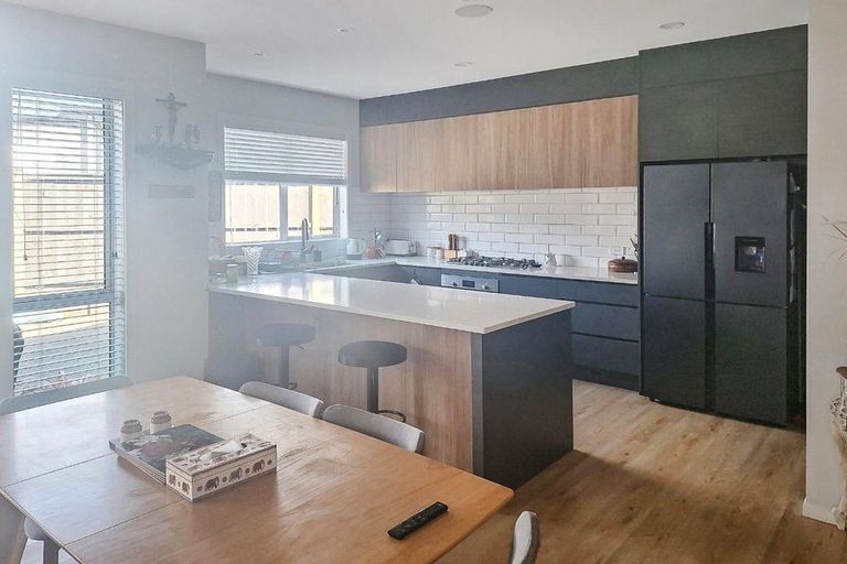 Photo of property in 45 Vinistra Road, Kumeu, 0810