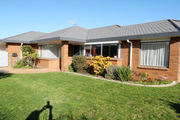 Photo of property in 68 Guildford Drive, Paraparaumu, 5032