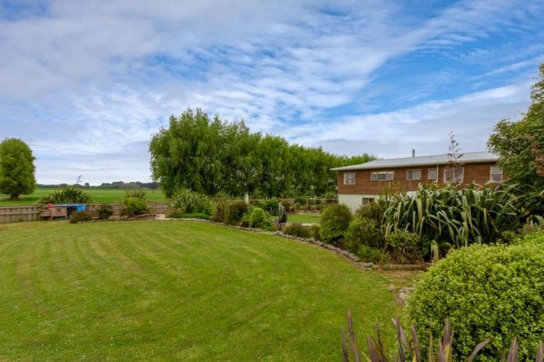 Photo of property in 75 Riverbank Road, Tiakitahuna, Palmerston North, 4477