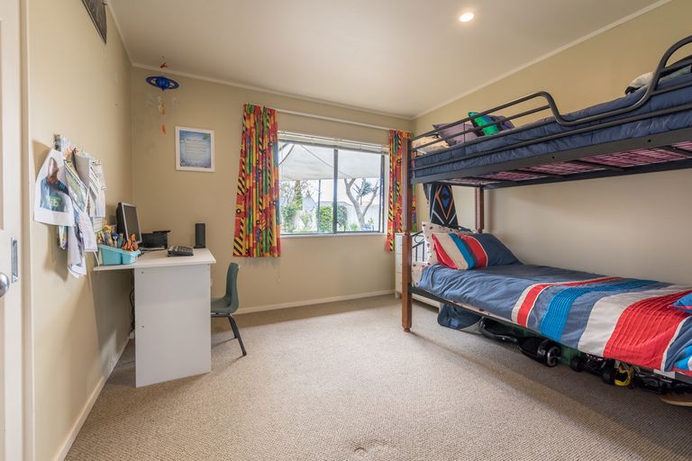 Photo of property in 27 Suncrest Drive, West Harbour, Auckland, 0618