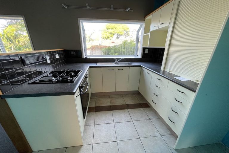 Photo of property in 33 Kurnell Drive, Botany Downs, Auckland, 2010