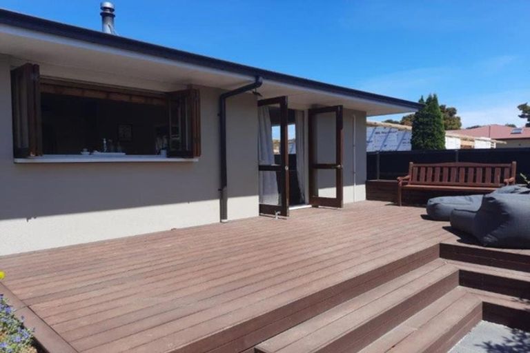 Photo of property in 16 Hadlow Place, Burnside, Christchurch, 8041