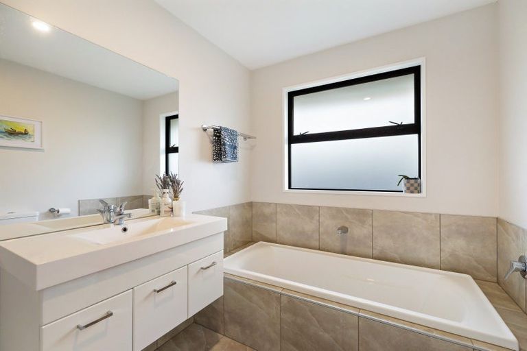 Photo of property in 11 Myles Way, Lower Shotover, Queenstown, 9304