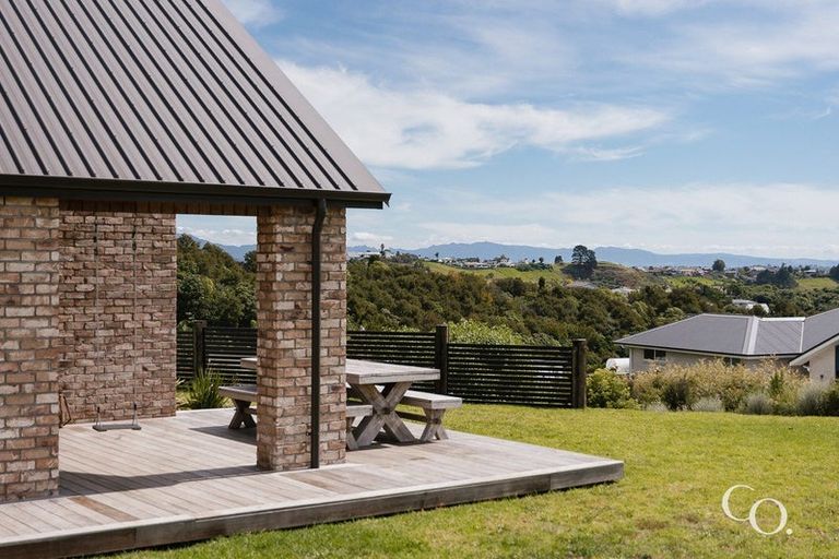 Photo of property in 42 Te Auhi Way, Welcome Bay, Tauranga, 3112