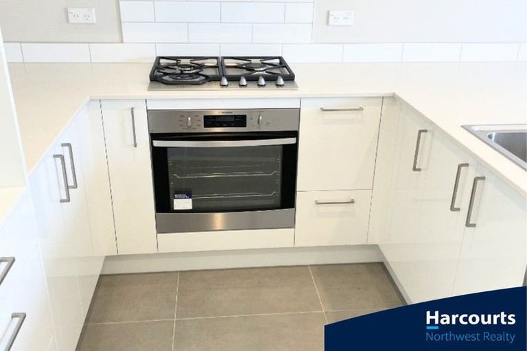 Photo of property in 20 Wai Place, Westgate, Auckland, 0614