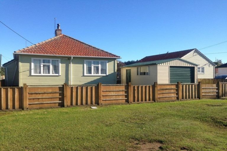 Photo of property in 19 Easton Street, Foxton, 4814