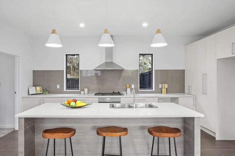 Photo of property in 108 Simpson Road, Henderson Valley, Auckland, 0614