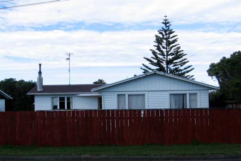 Photo of property in 10 Kenward Crescent, Featherston, 5710