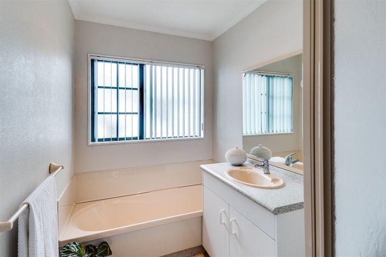 Photo of property in 1/2 Spriggs Crescent, Greenmeadows, Napier, 4112