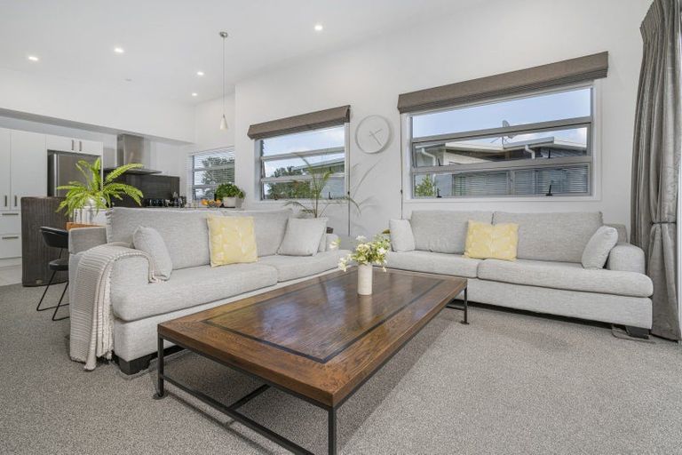 Photo of property in 12 Vanita Drive, Whitianga, 3510