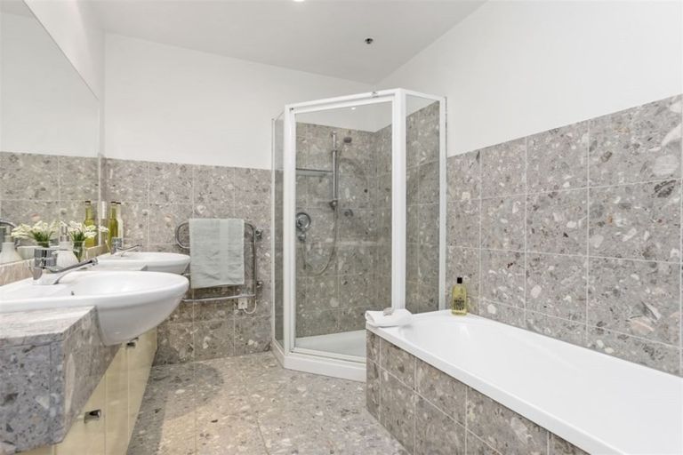 Photo of property in 5d/173 Hurstmere Road, Takapuna, Auckland, 0622