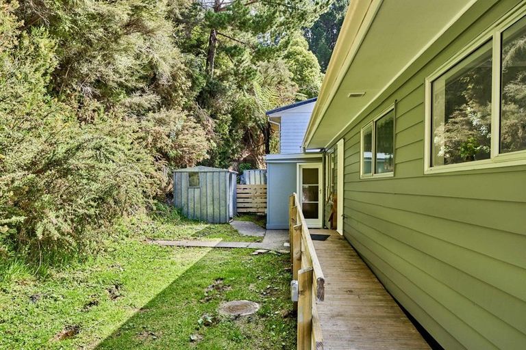 Photo of property in 2/22 Shackleton Grove, Stokes Valley, Lower Hutt, 5019
