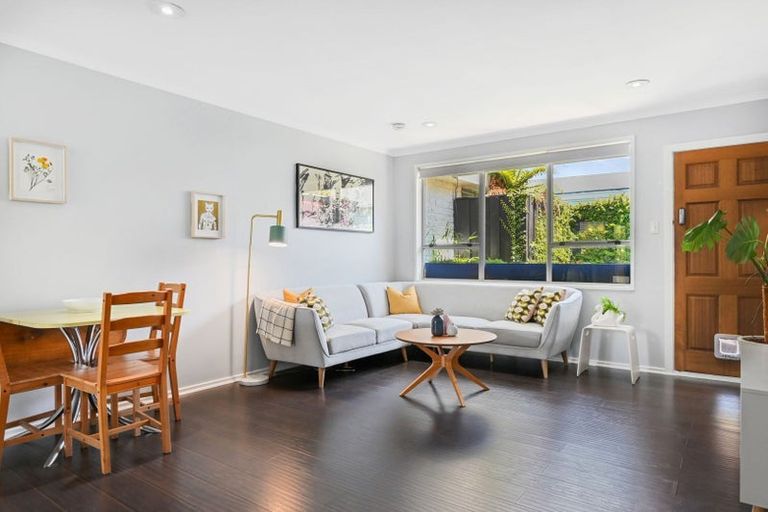 Photo of property in 2/98 Holly Road, St Albans, Christchurch, 8014