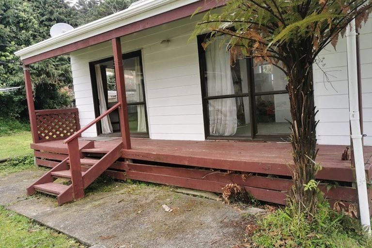 Photo of property in 42 Kamahi Street, Stokes Valley, Lower Hutt, 5019