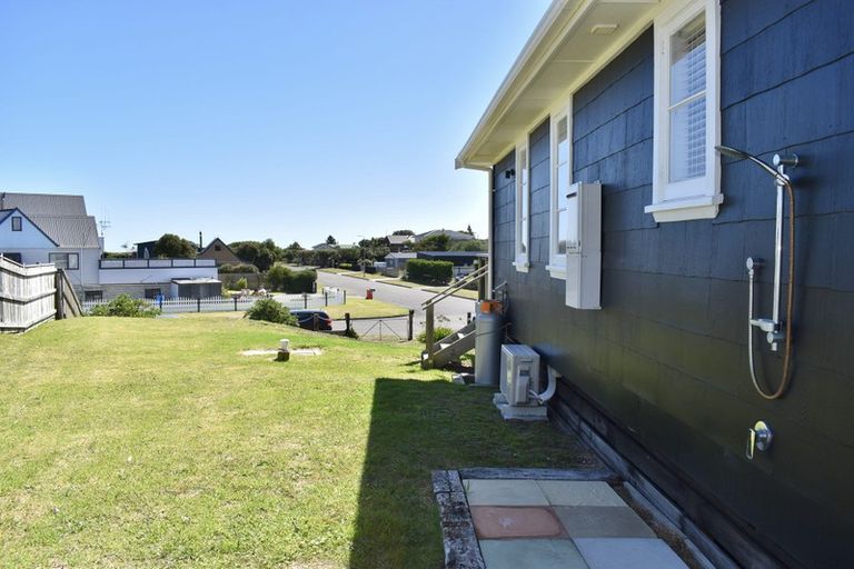 Photo of property in 60 Sarah Street, Waikawa Beach, Levin, 5573