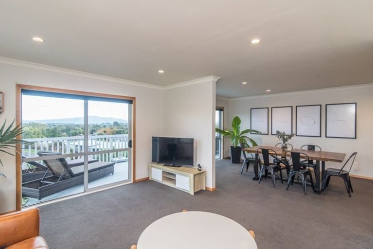 Photo of property in 62 Kakariki Grove, Waikanae, 5036
