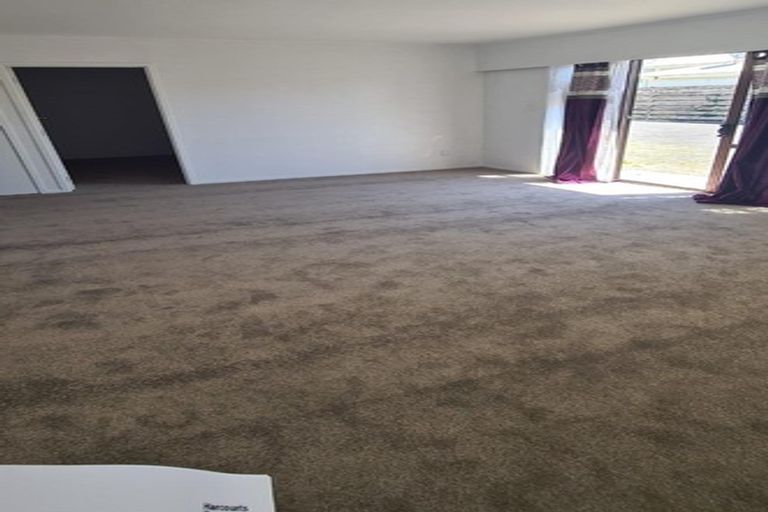 Photo of property in 2/76 Kenderdine Road, Papatoetoe, Auckland, 2025