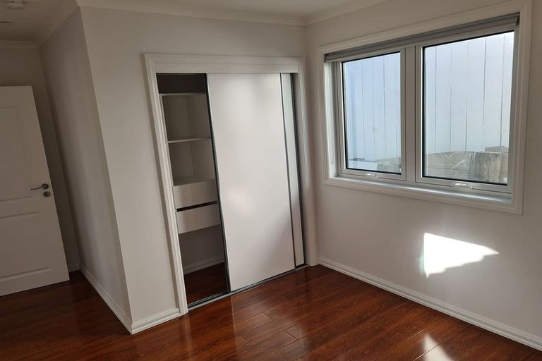 Photo of property in 36 Trias Road, Totara Vale, Auckland, 0629