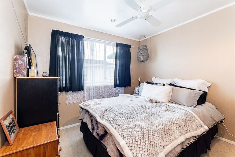 Photo of property in 16 Glen Road, Ranui, Auckland, 0612