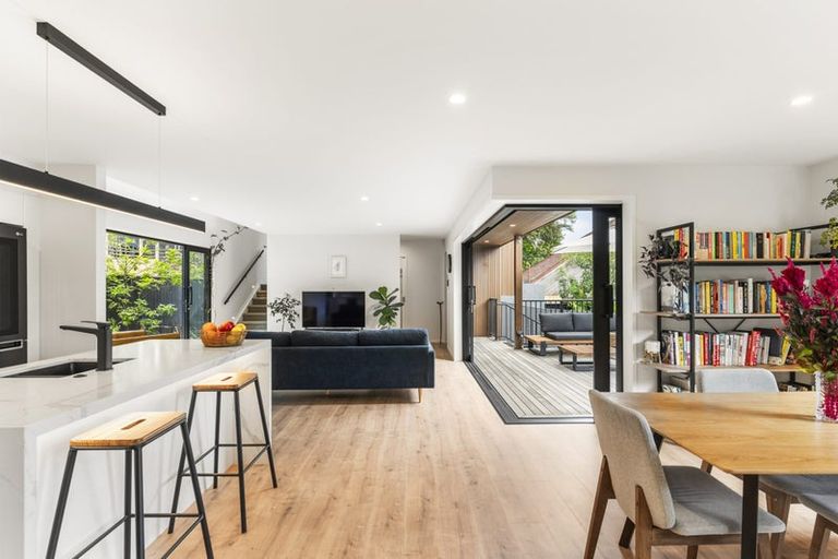 Photo of property in 10a Surville Place, Mairangi Bay, Auckland, 0630