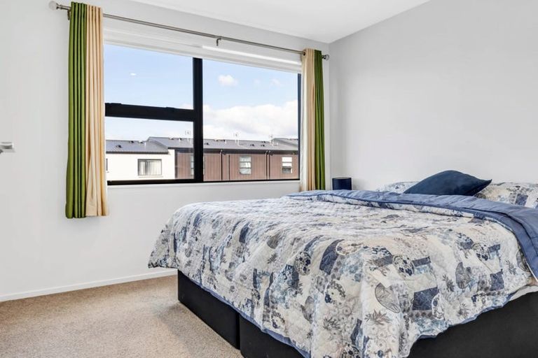 Photo of property in 12 Magnetite Lane, Flat Bush, Auckland, 2019