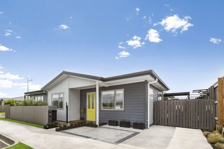Photo of property in 30 Whareatua Avenue, Takanini, 2112