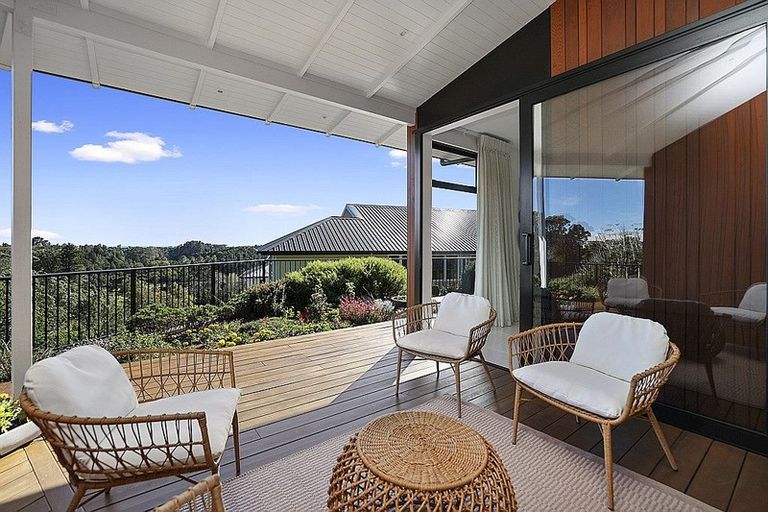 Photo of property in 17 Manurau Crescent, Merrilands, New Plymouth, 4312